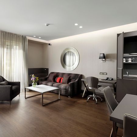Holiday Suites Афины Экстерьер фото