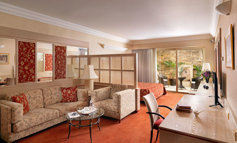 Holiday Suites Афины Экстерьер фото