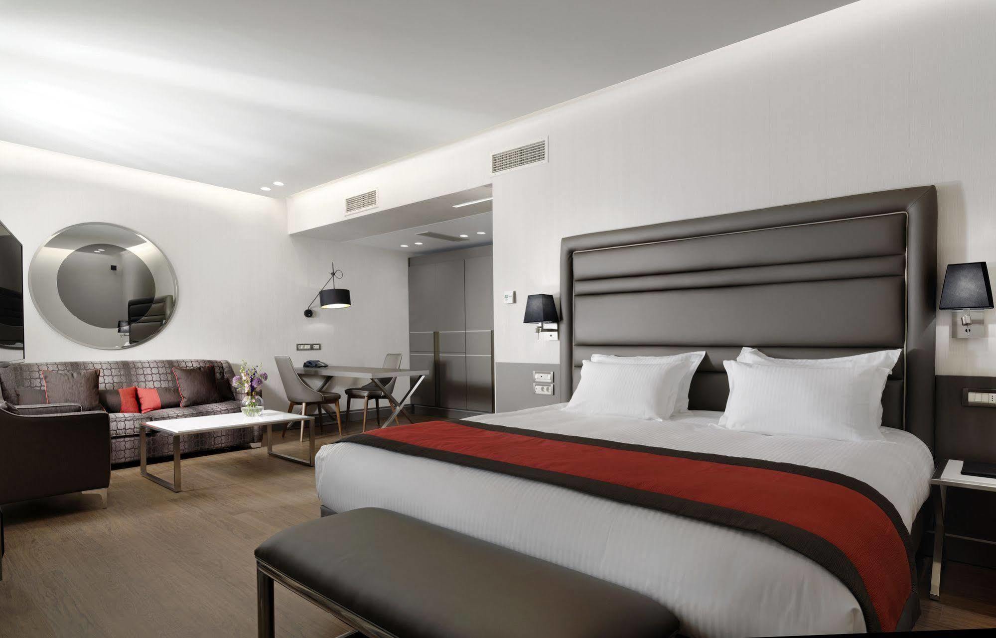 Holiday Suites Афины Экстерьер фото