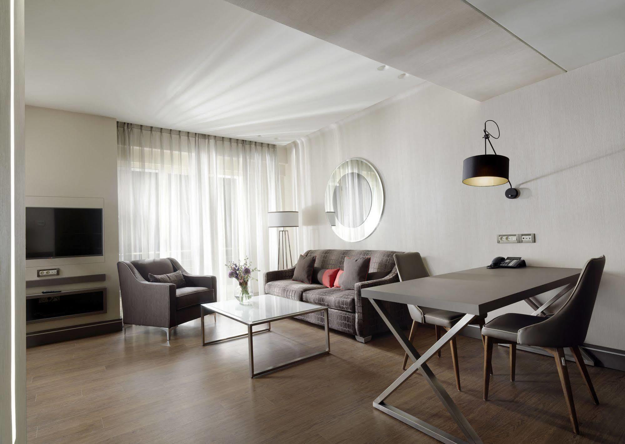Holiday Suites Афины Экстерьер фото
